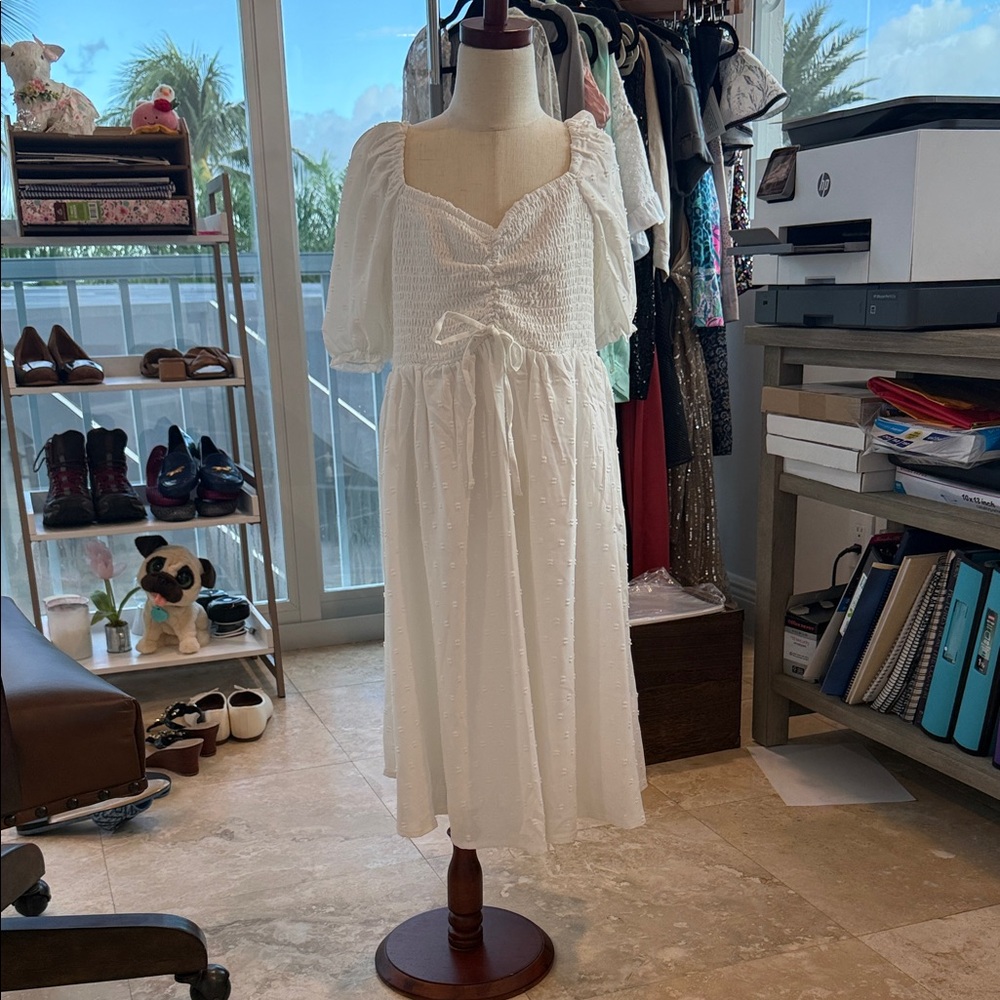 Chic White Midi Dress with Bow Detail